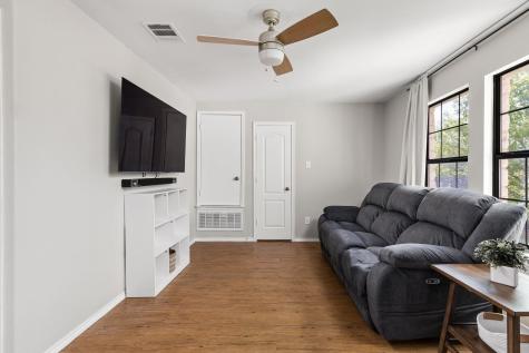 1660 Bayland Street Round Rock TX 78664
