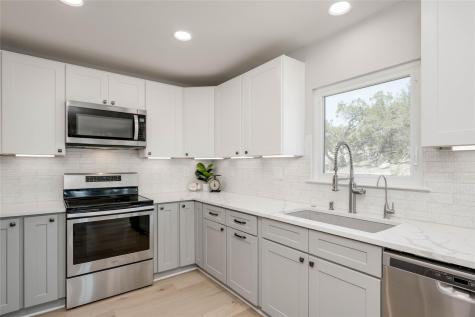 1805 Spring Valley Drive Dripping Springs TX 78620