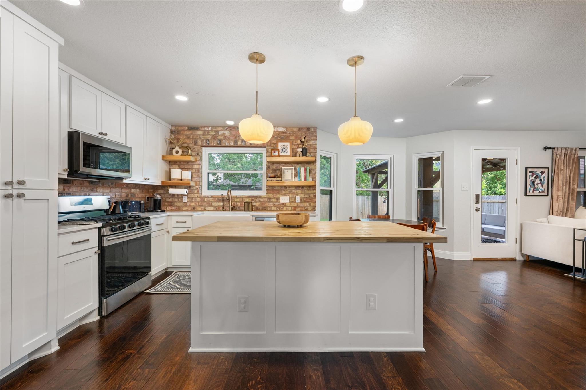 9313 Notches Drive Austin TX 78748