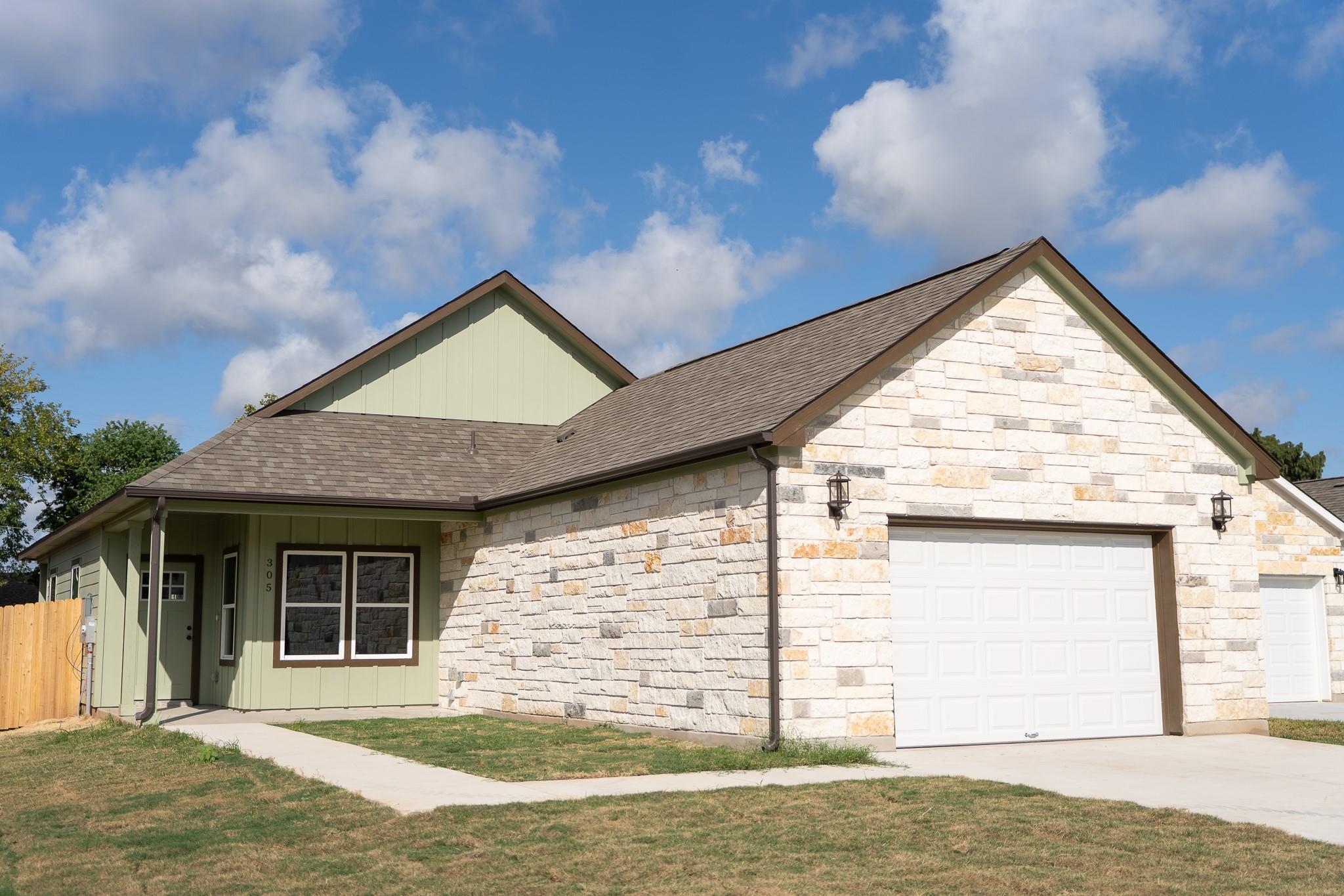 305 String Prairie Way Smithville TX 78957