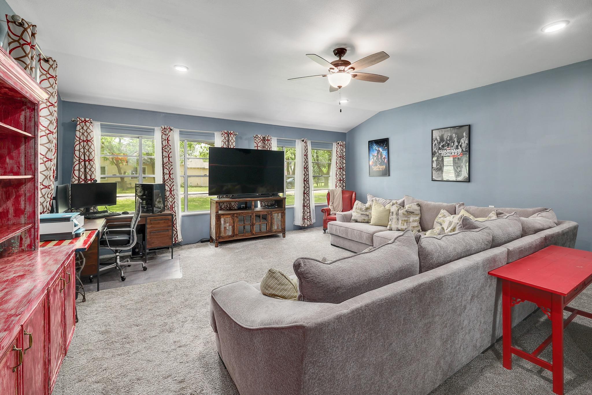 302 Vernon Street Thrall TX 76578