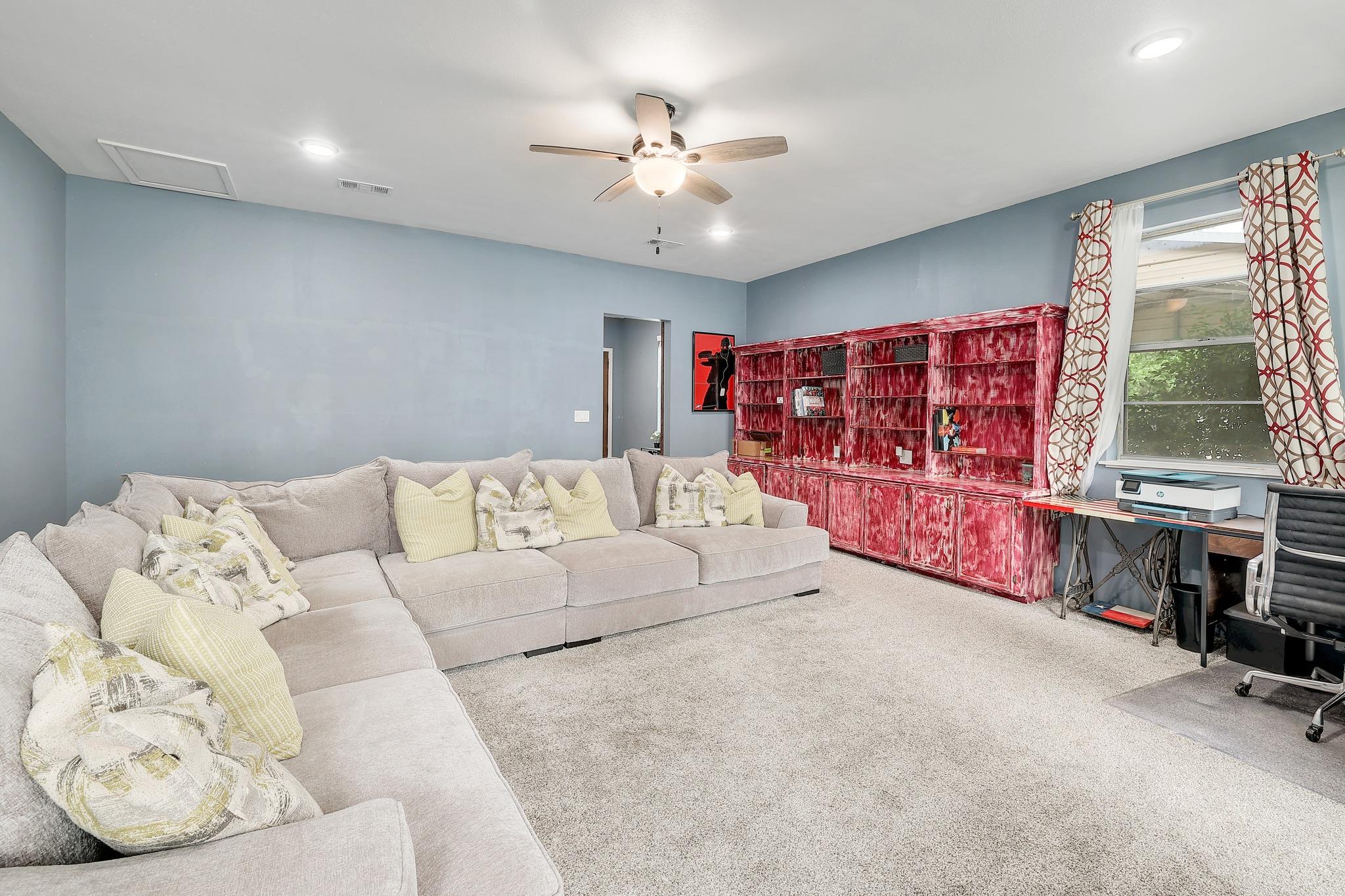 302 Vernon Street Thrall TX 76578