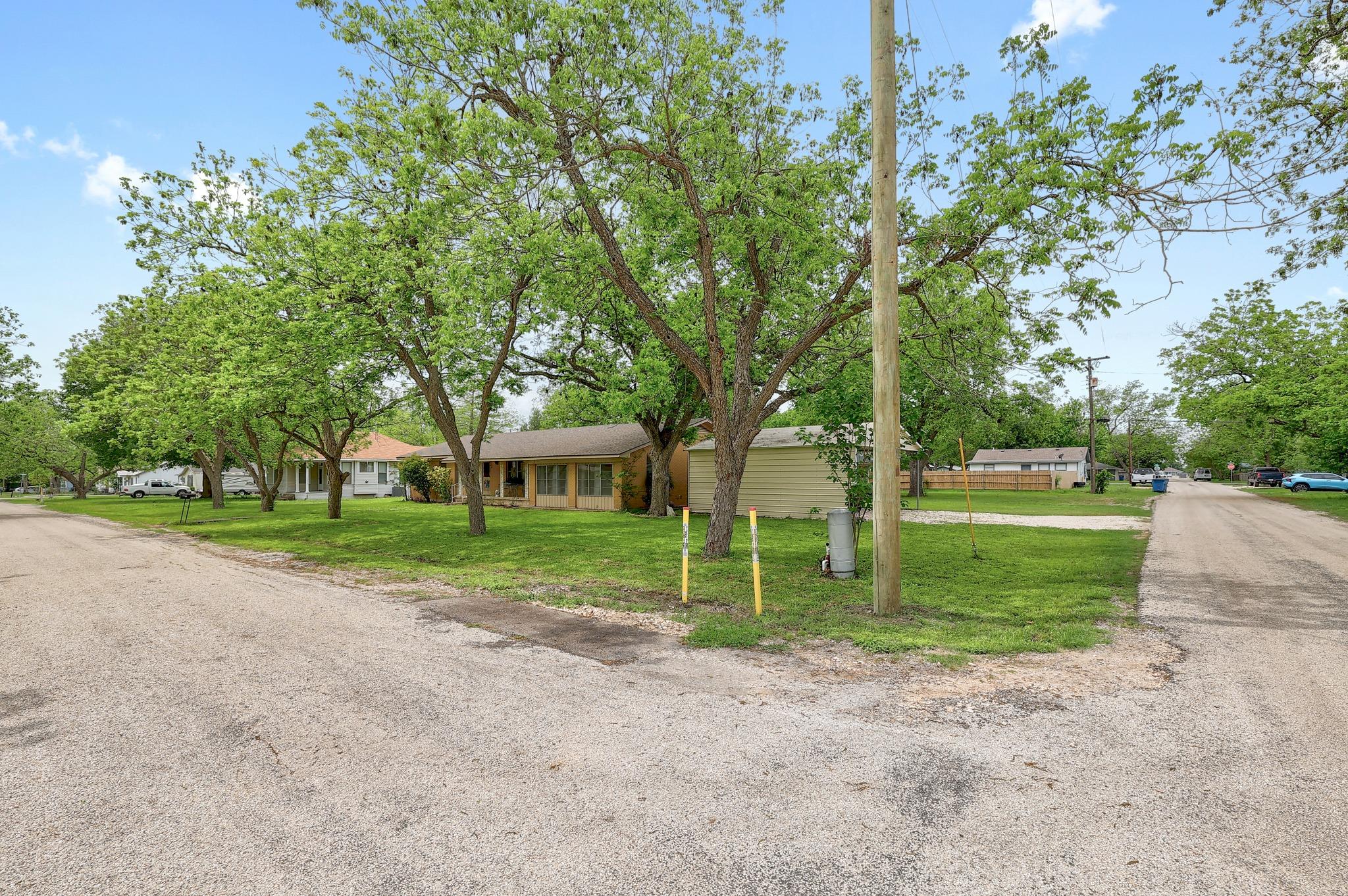 302 Vernon Street Thrall TX 76578