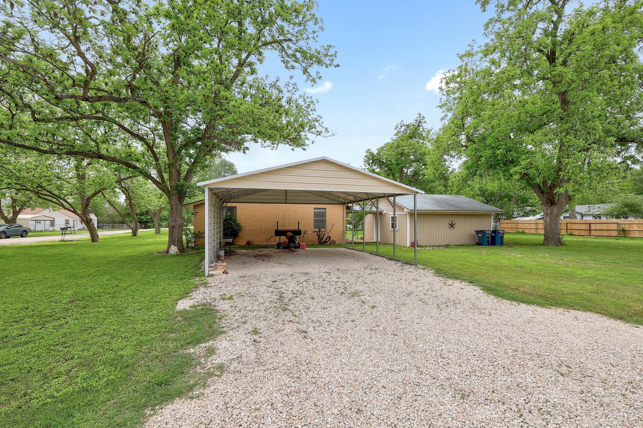 302 Vernon Street Thrall TX 76578