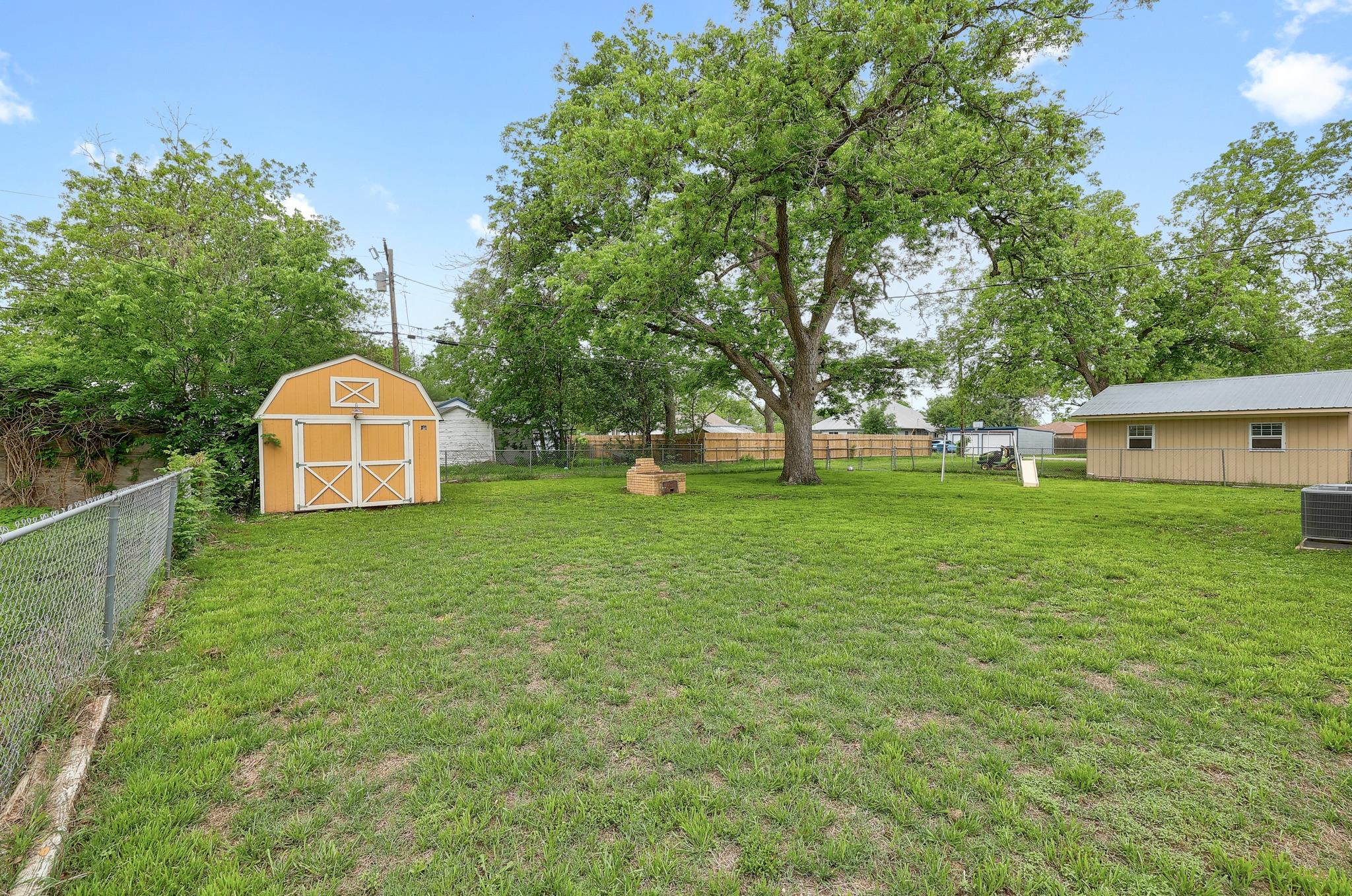 302 Vernon Street Thrall TX 76578