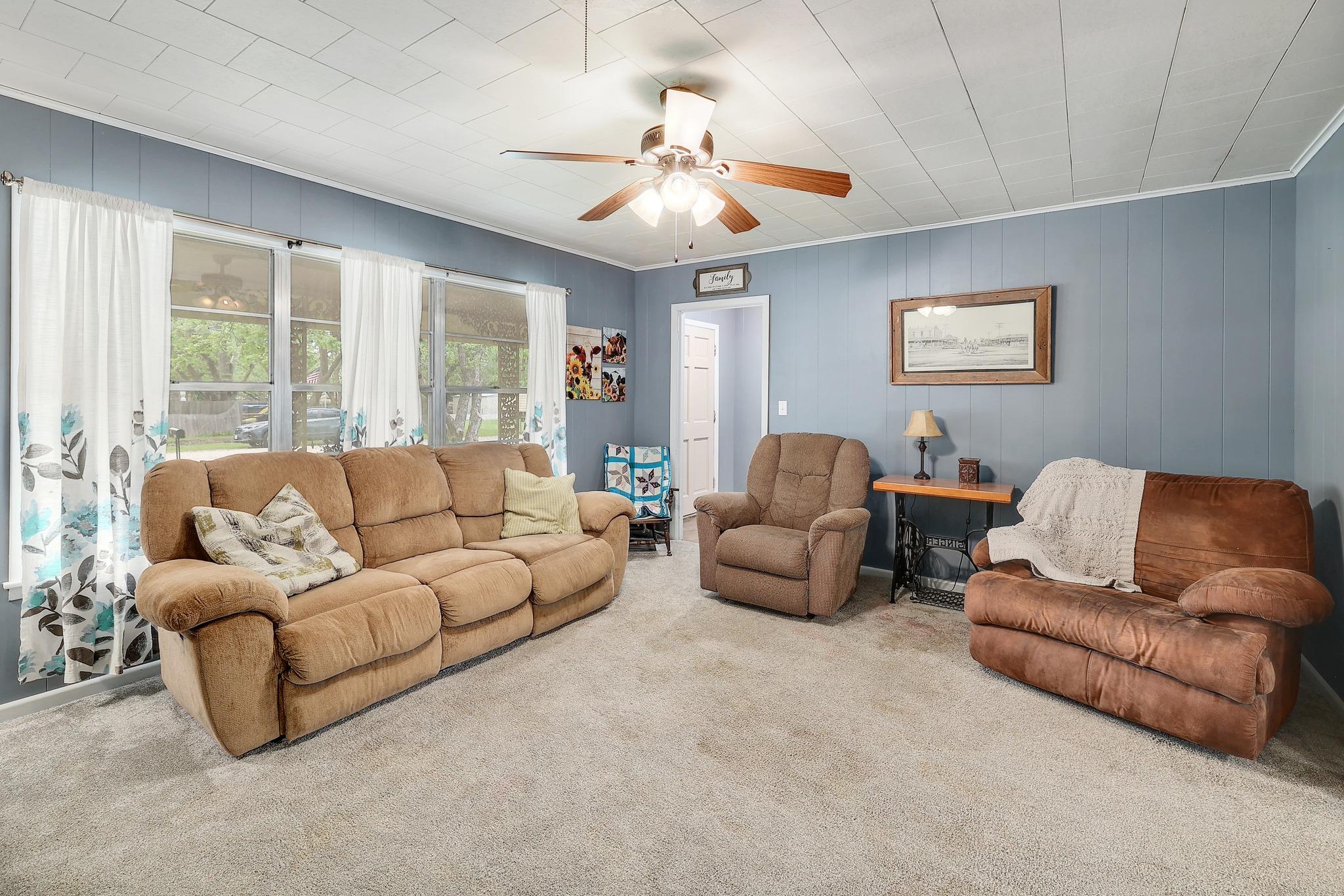 302 Vernon Street Thrall TX 76578