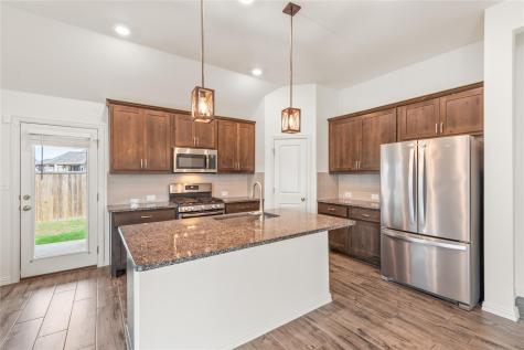 682 Coyote Creek Way Kyle TX 78640