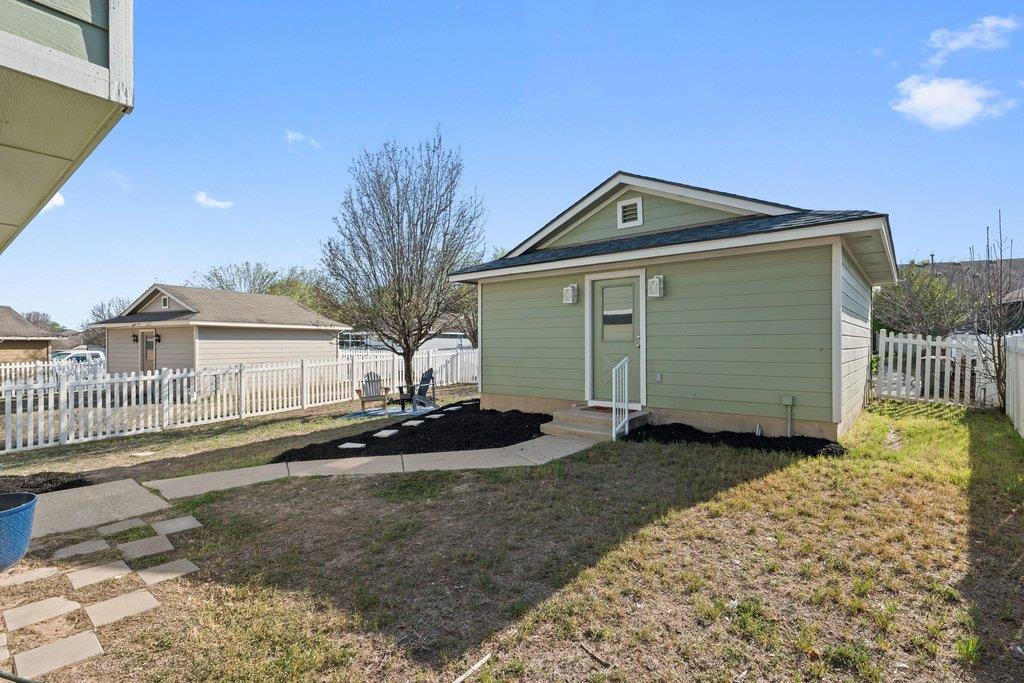 173 Decker Kyle TX 78640