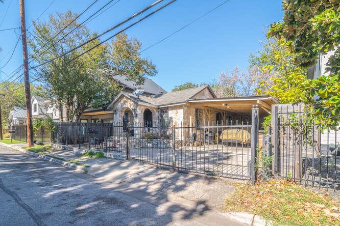 2406 Santa Maria Street Austin TX 78702