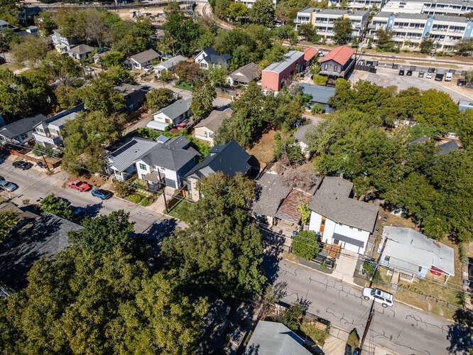 2406 Santa Maria Street Austin TX 78702