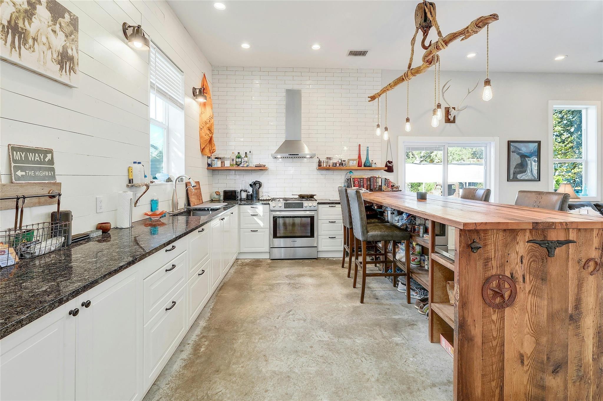 9114 290 W Highway Austin TX 78736