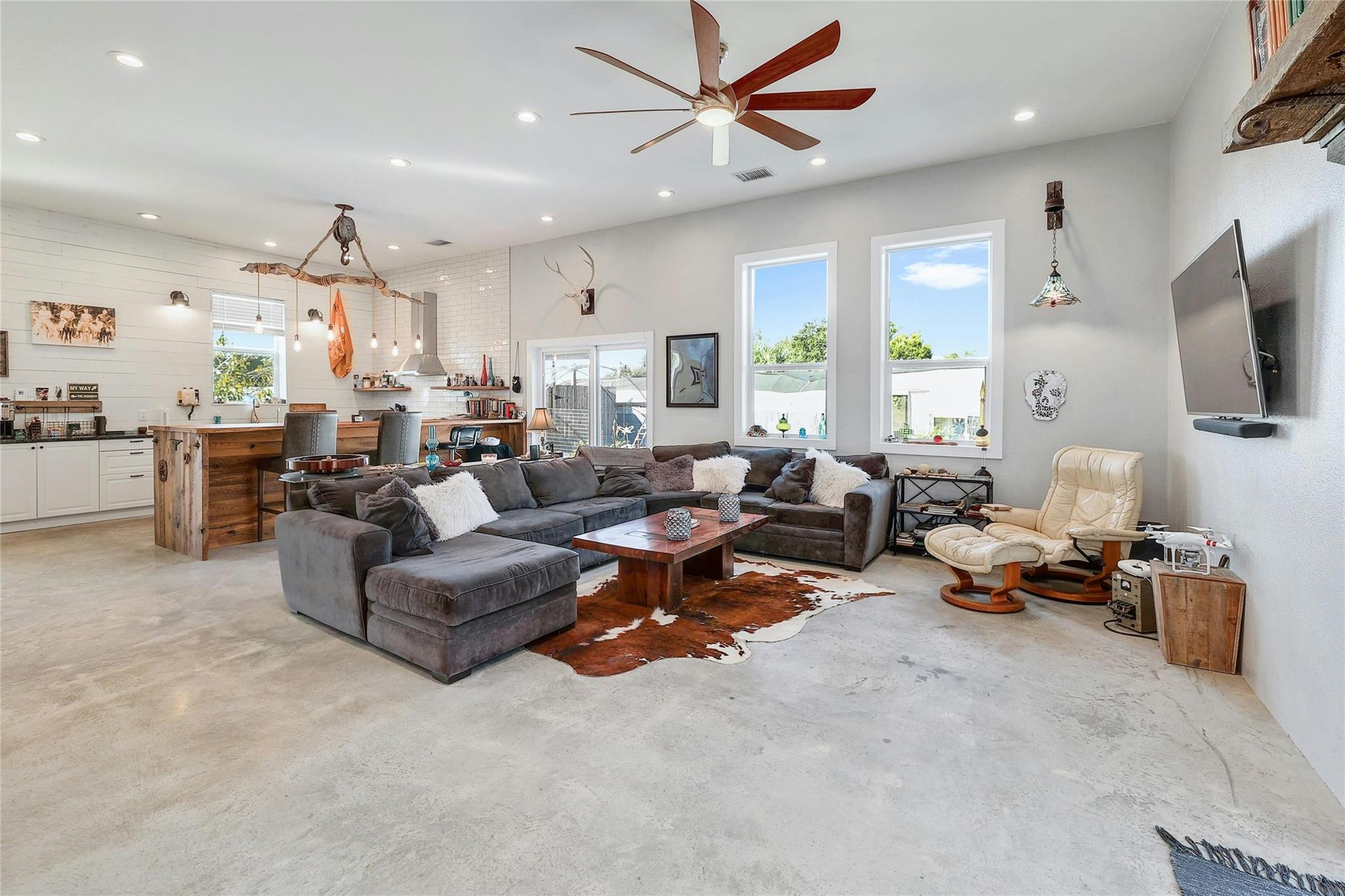9114 290 W Highway Austin TX 78736