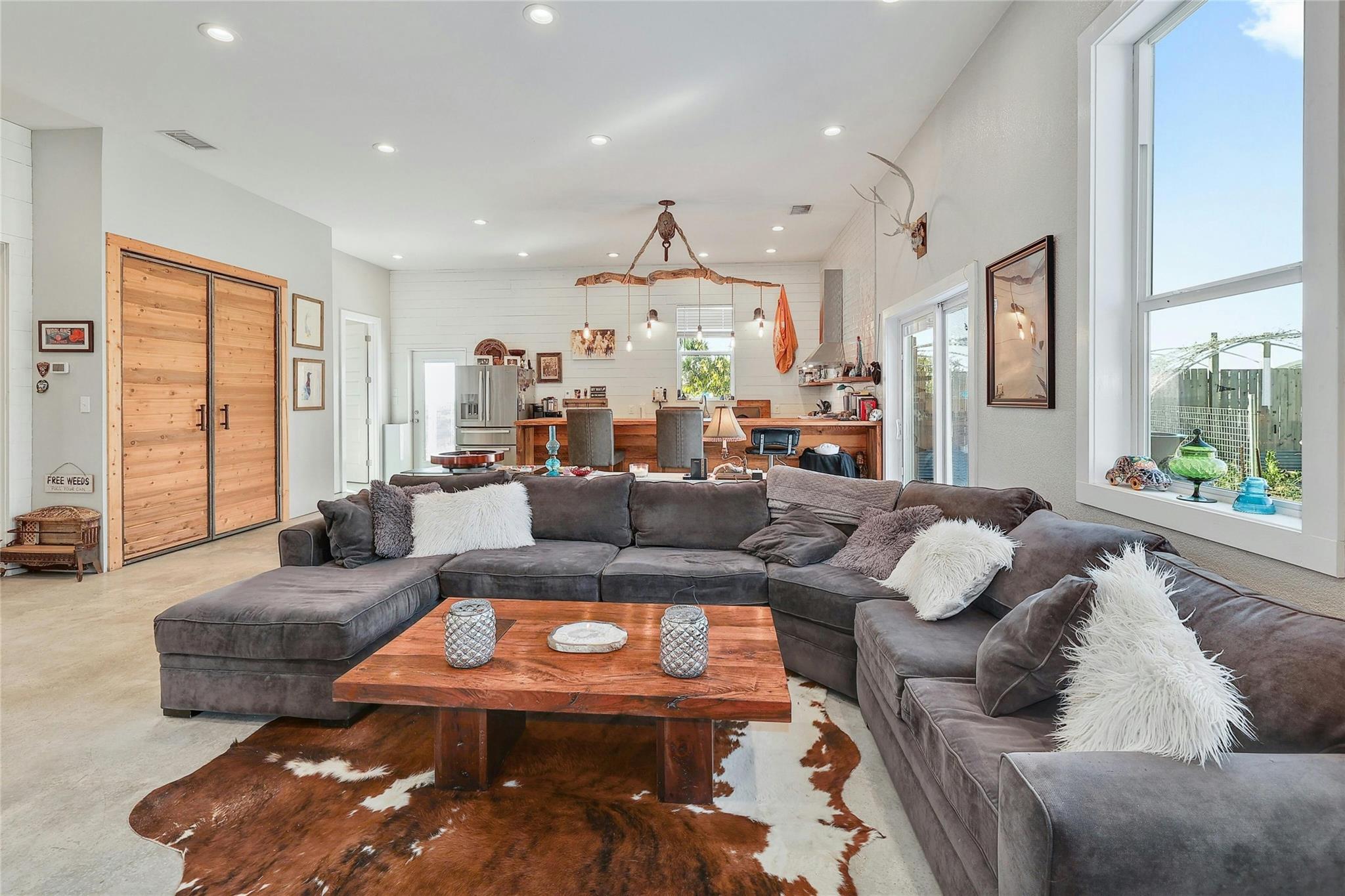 9114 290 W Highway Austin TX 78736