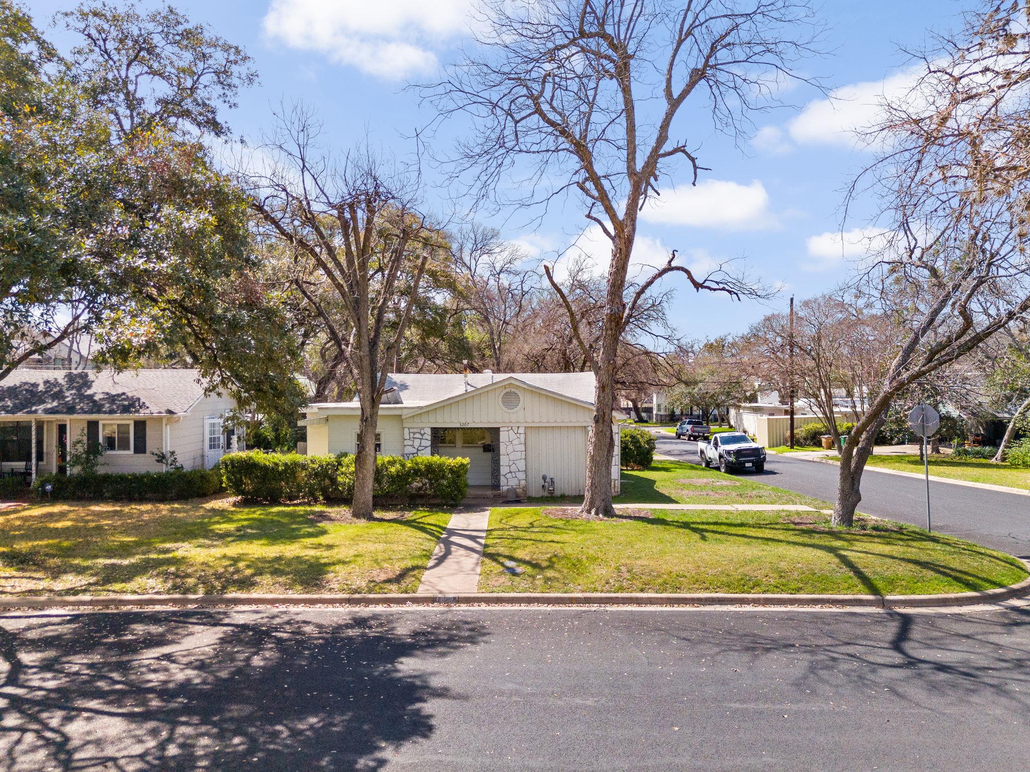 3207 Bridle Path Austin TX 78703