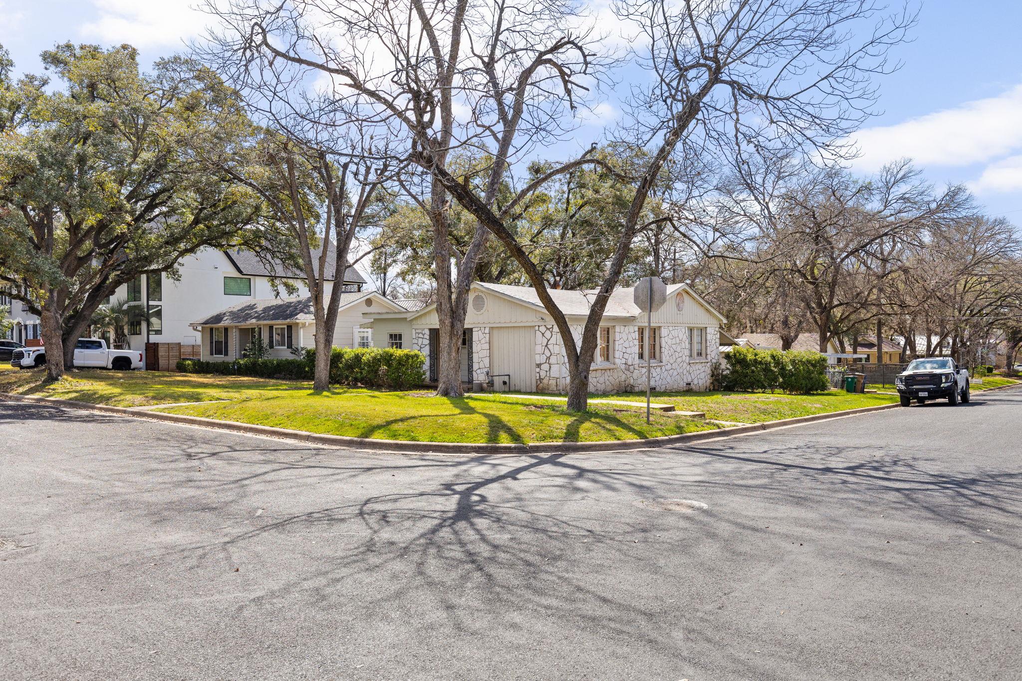 3207 Bridle Path Austin TX 78703