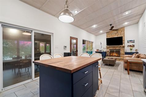 1293 Lake Shore Drive Spicewood TX 78669