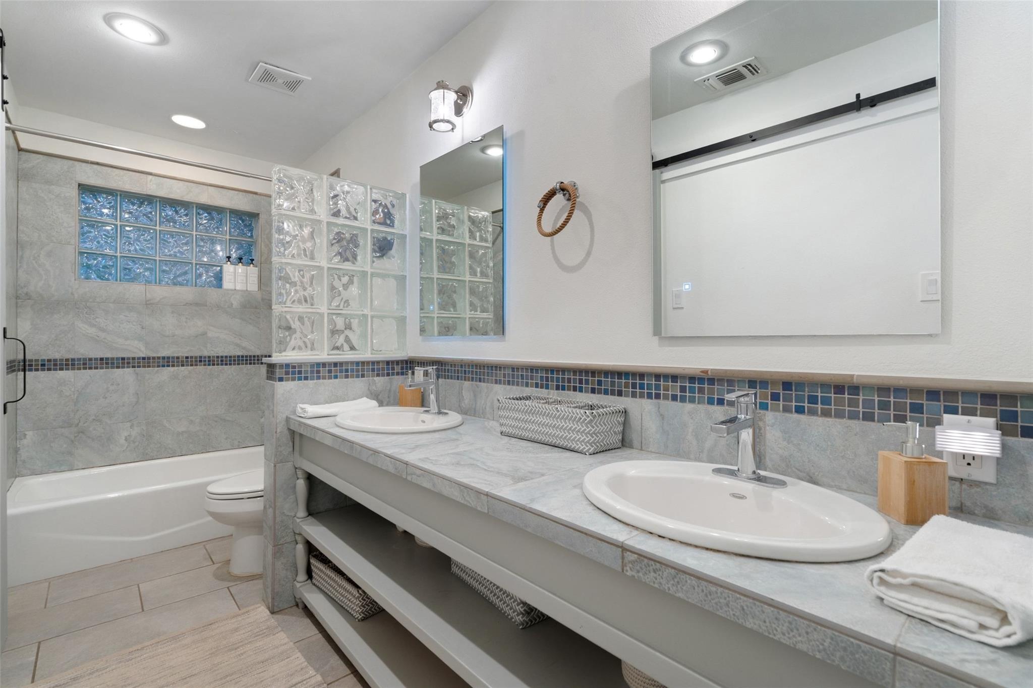 1293 Lake Shore Drive Spicewood TX 78669
