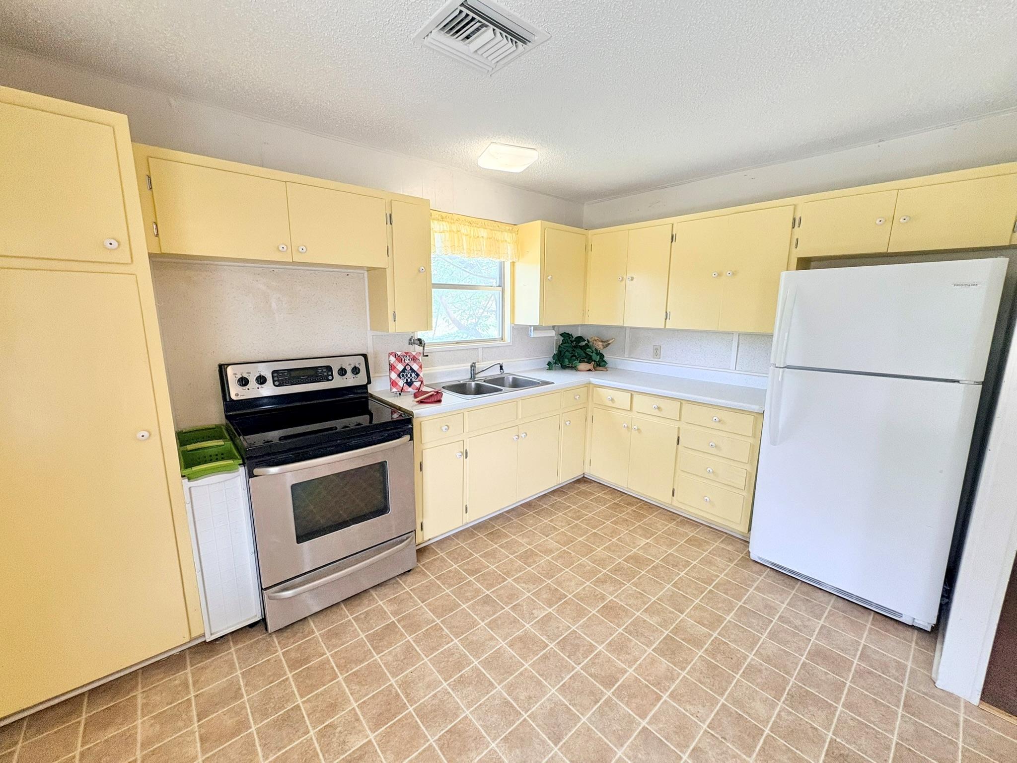 1115 Edgewater Drive Spicewood TX 78669
