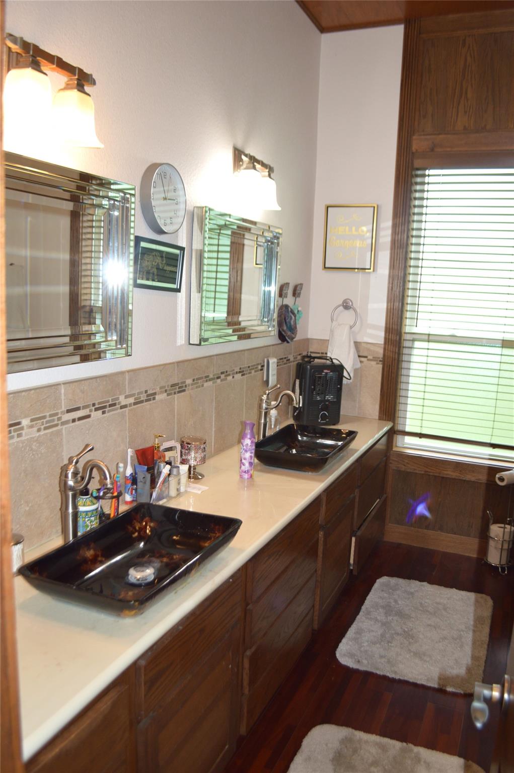 3202 N Travis Cameron TX 76520