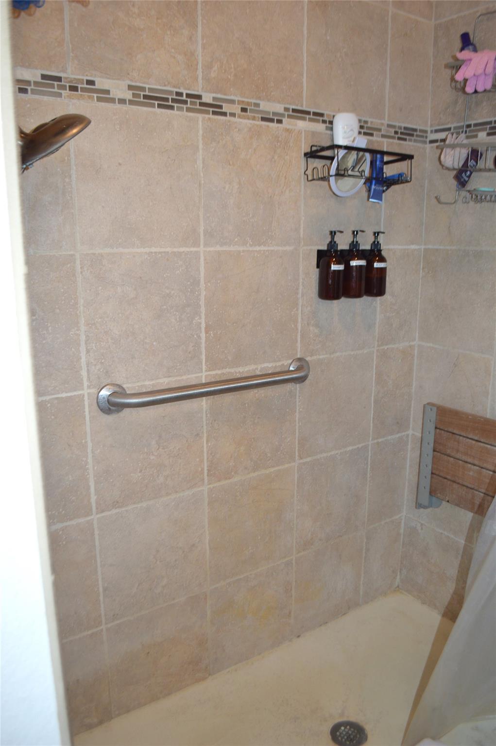 3202 N Travis Cameron TX 76520