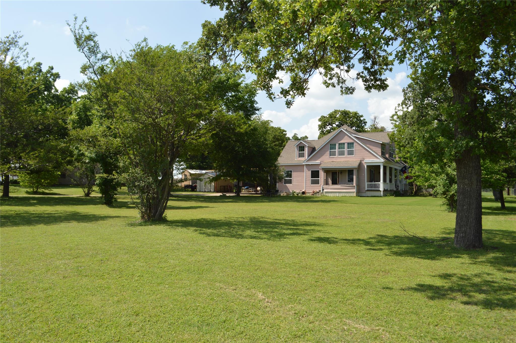 3202 N Travis Cameron TX 76520
