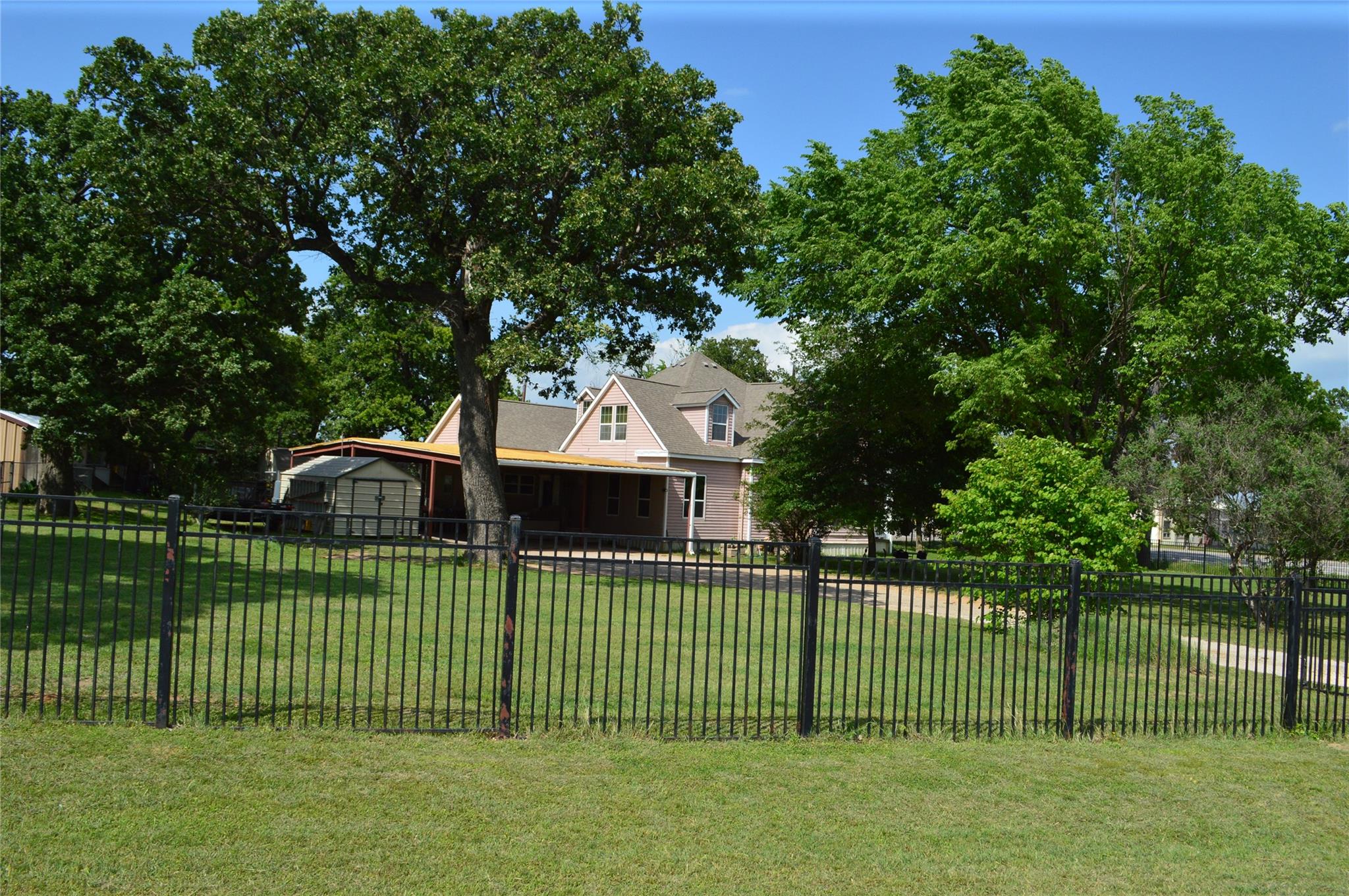 3202 N Travis Cameron TX 76520