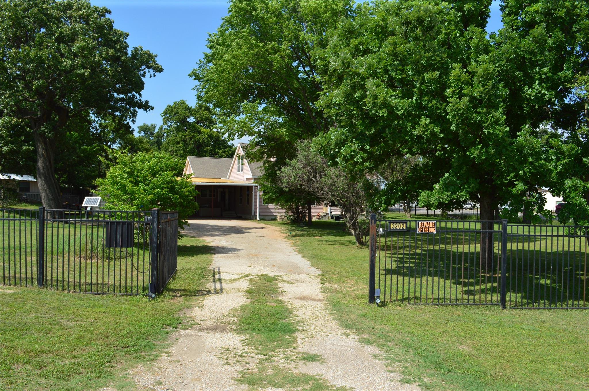 3202 N Travis Cameron TX 76520