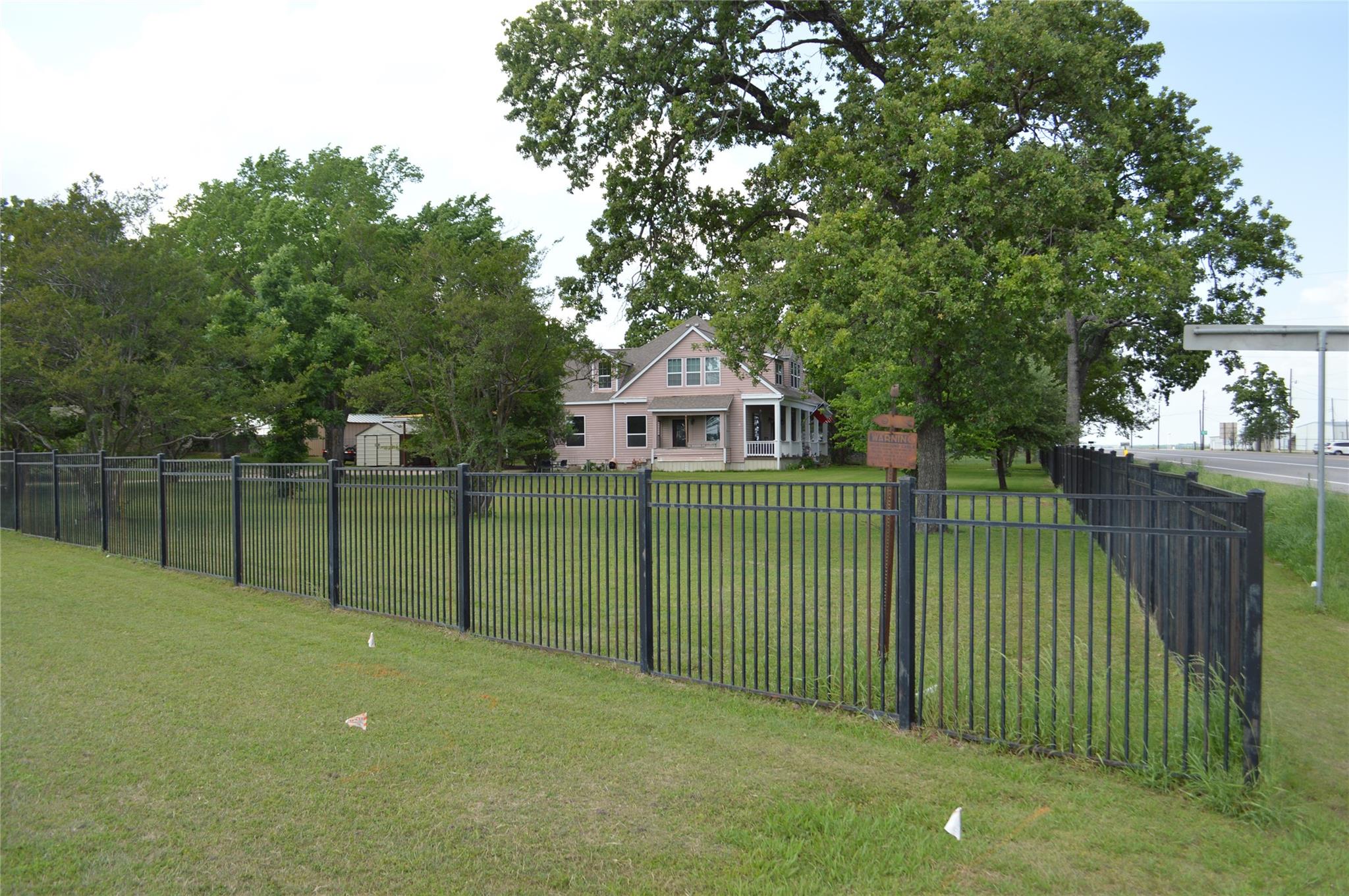 3202 N Travis Cameron TX 76520