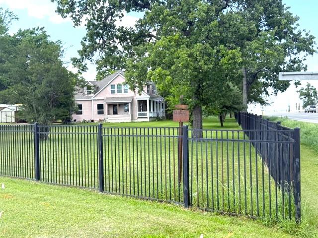 3202 N Travis Cameron TX 76520