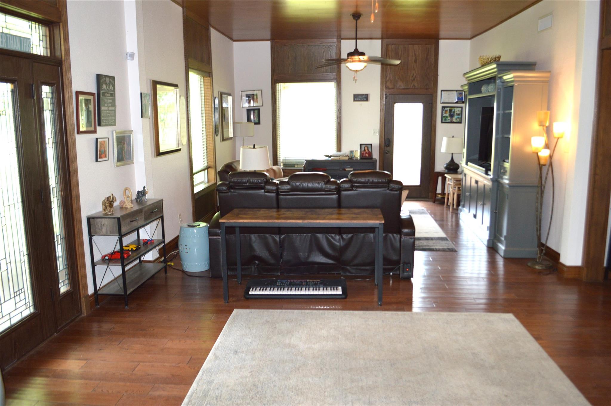 3202 N Travis Cameron TX 76520
