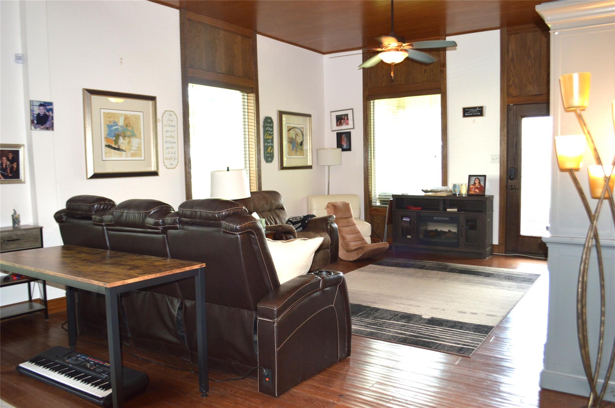 3202 N Travis Cameron TX 76520