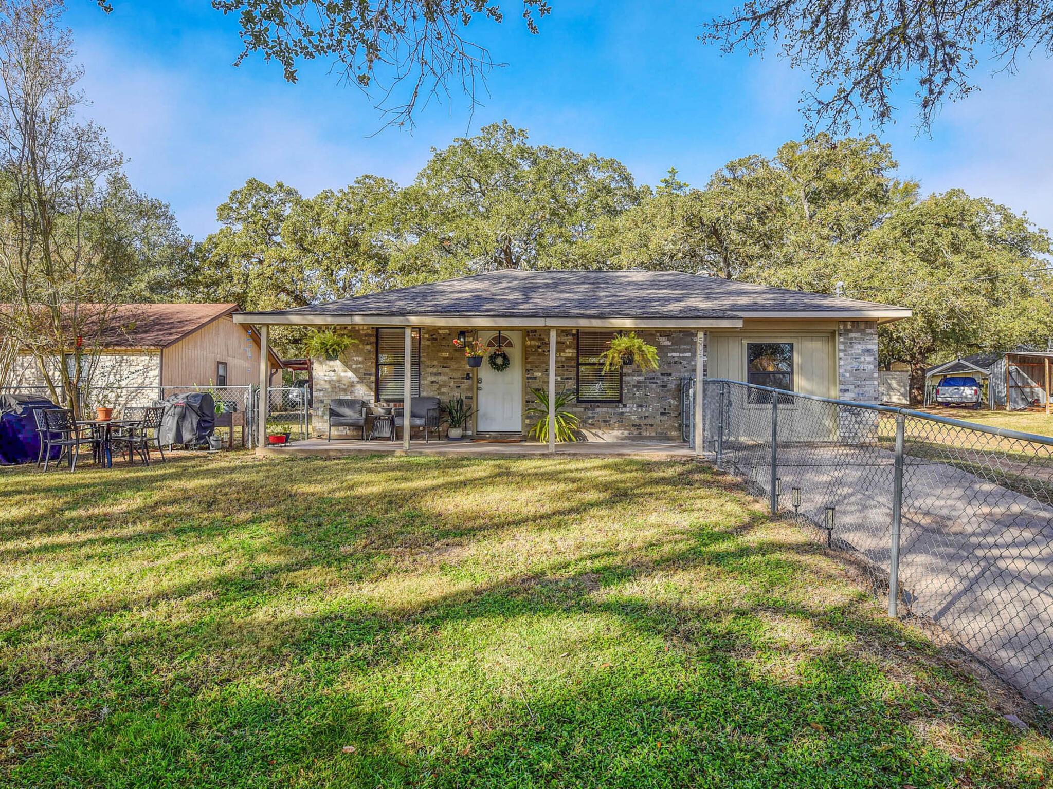 504 Hickory Street Smithville TX 78957