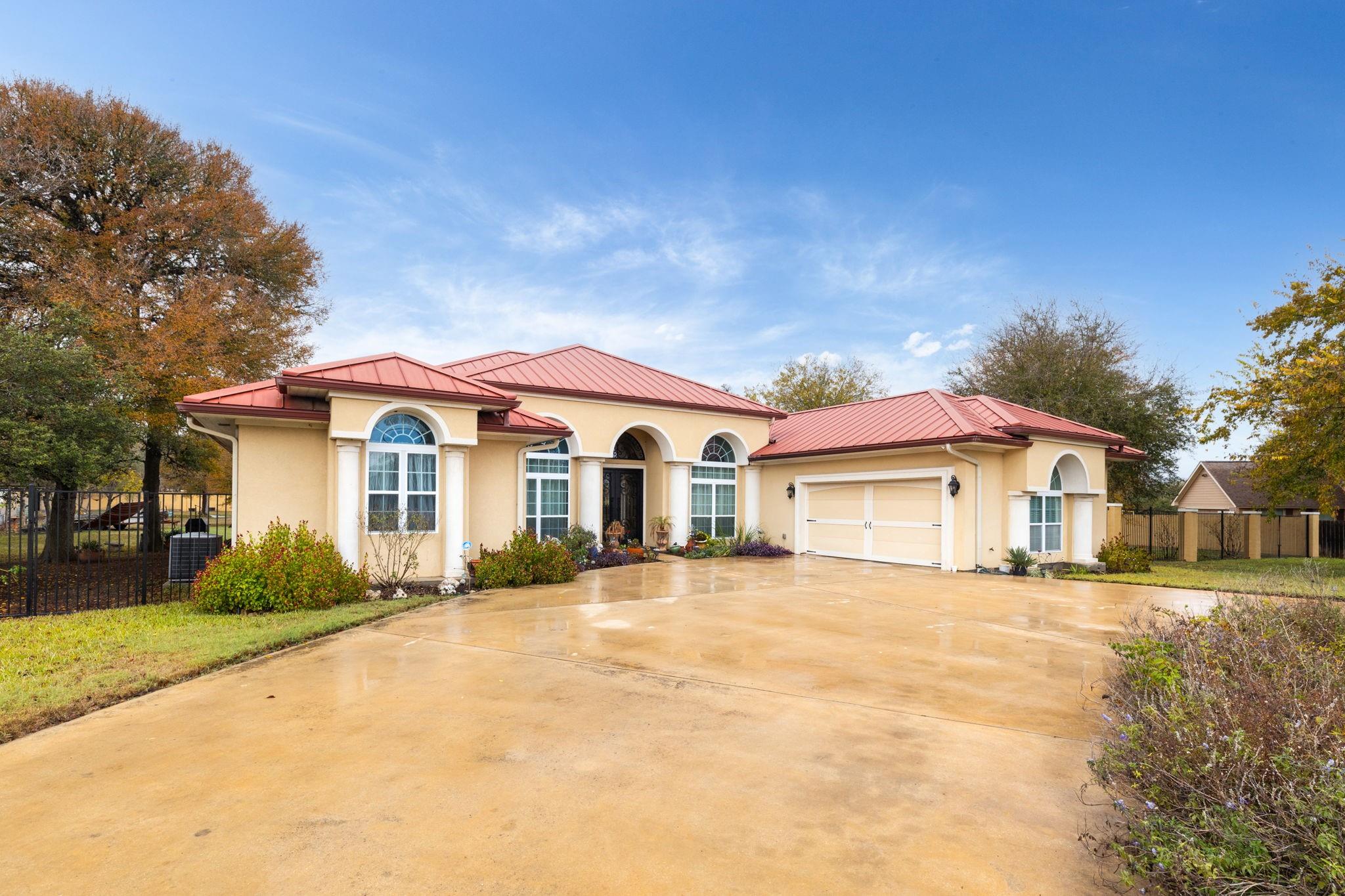 1202 Sierra Vista Cove Lockhart TX 78644