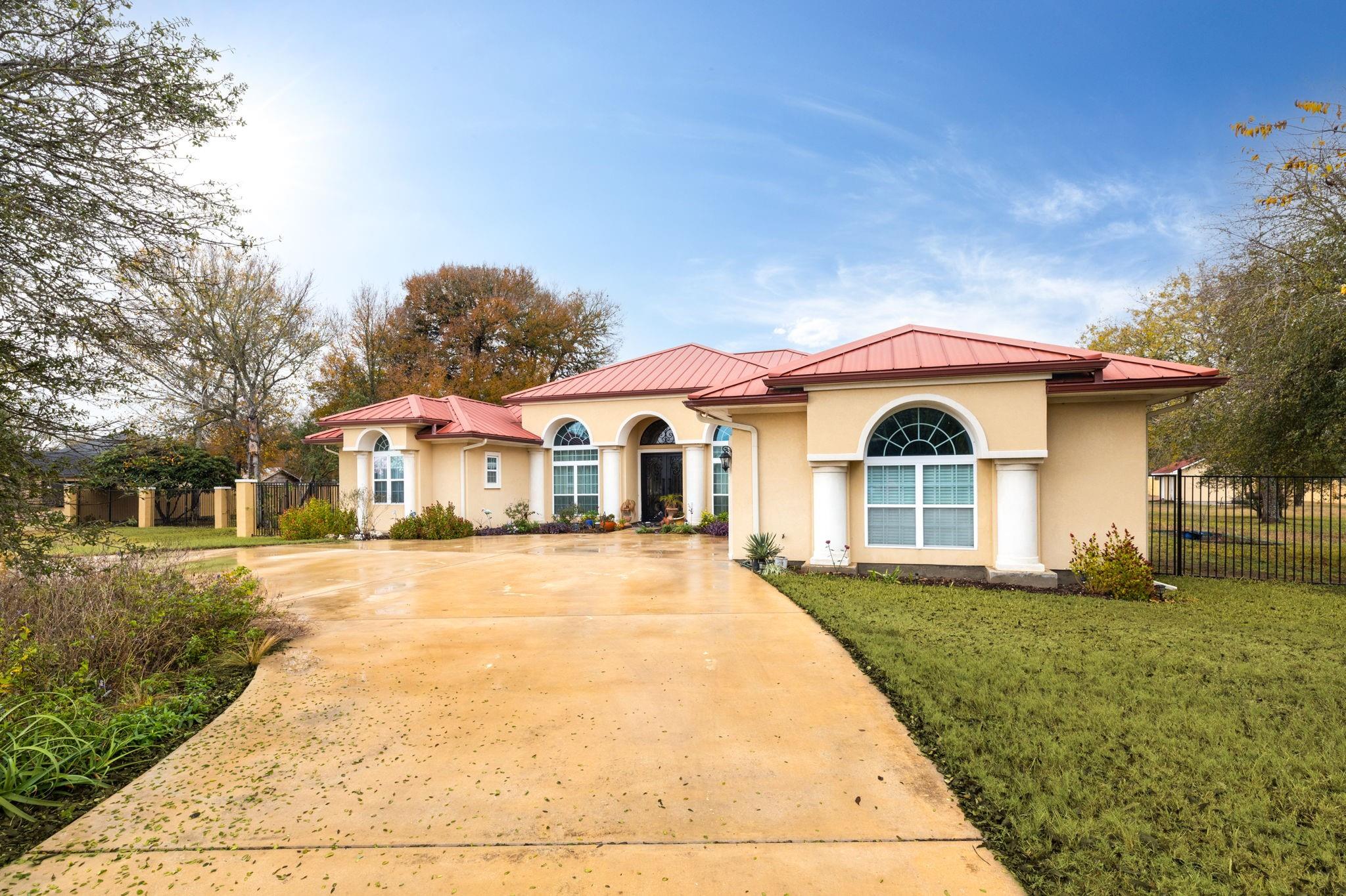 1202 Sierra Vista Cove Lockhart TX 78644