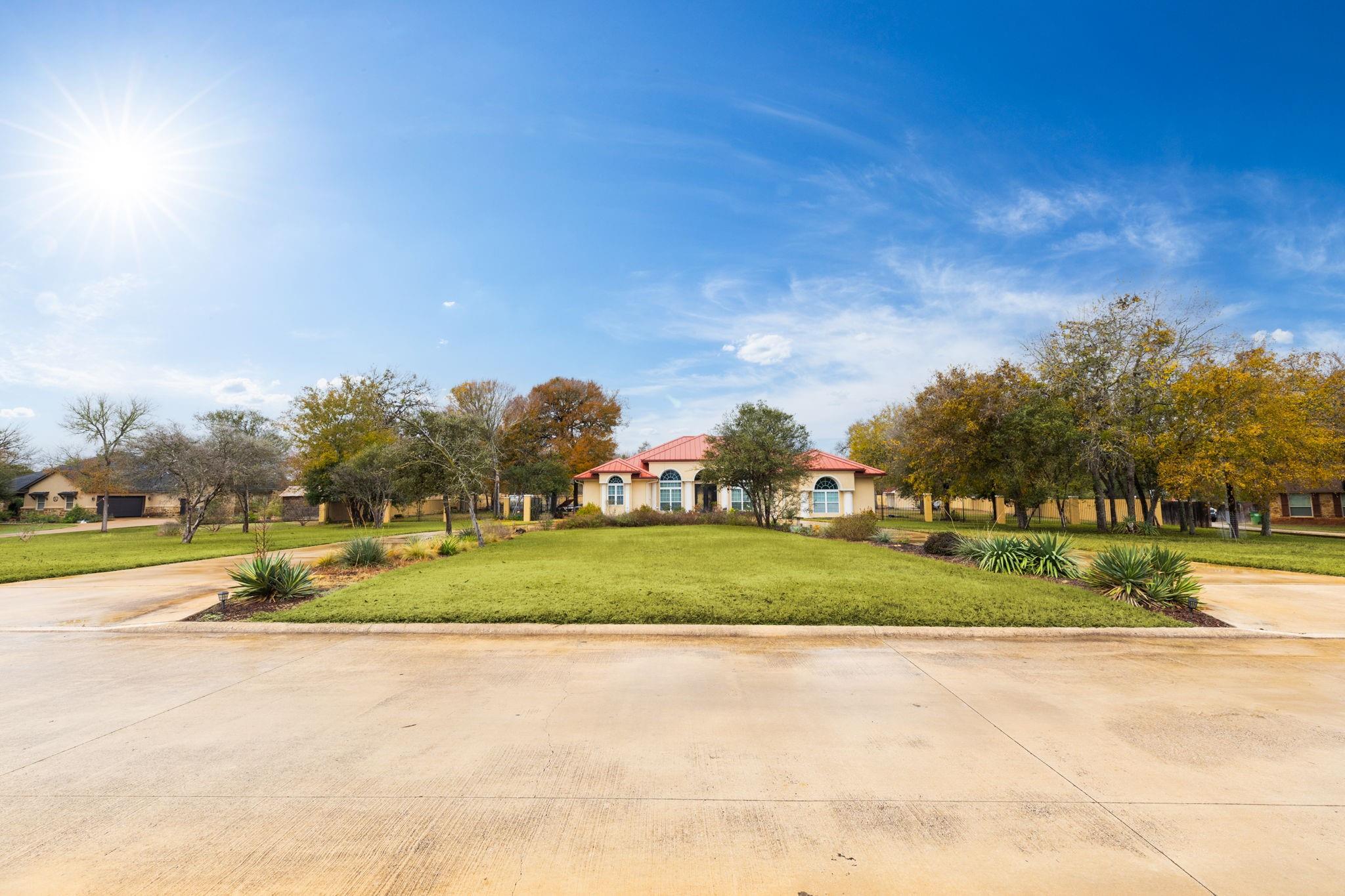 1202 Sierra Vista Cove Lockhart TX 78644