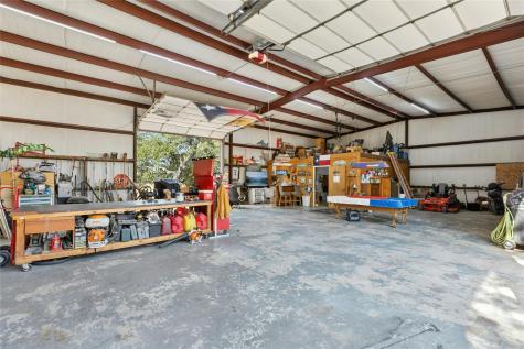 412 Woody Hollow Road Luling TX 78648