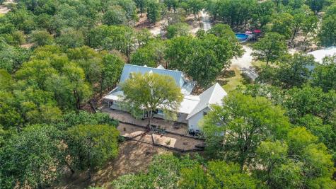 412 Woody Hollow Road Luling TX 78648