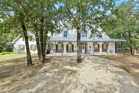 412 Woody Hollow Road Luling TX 78648