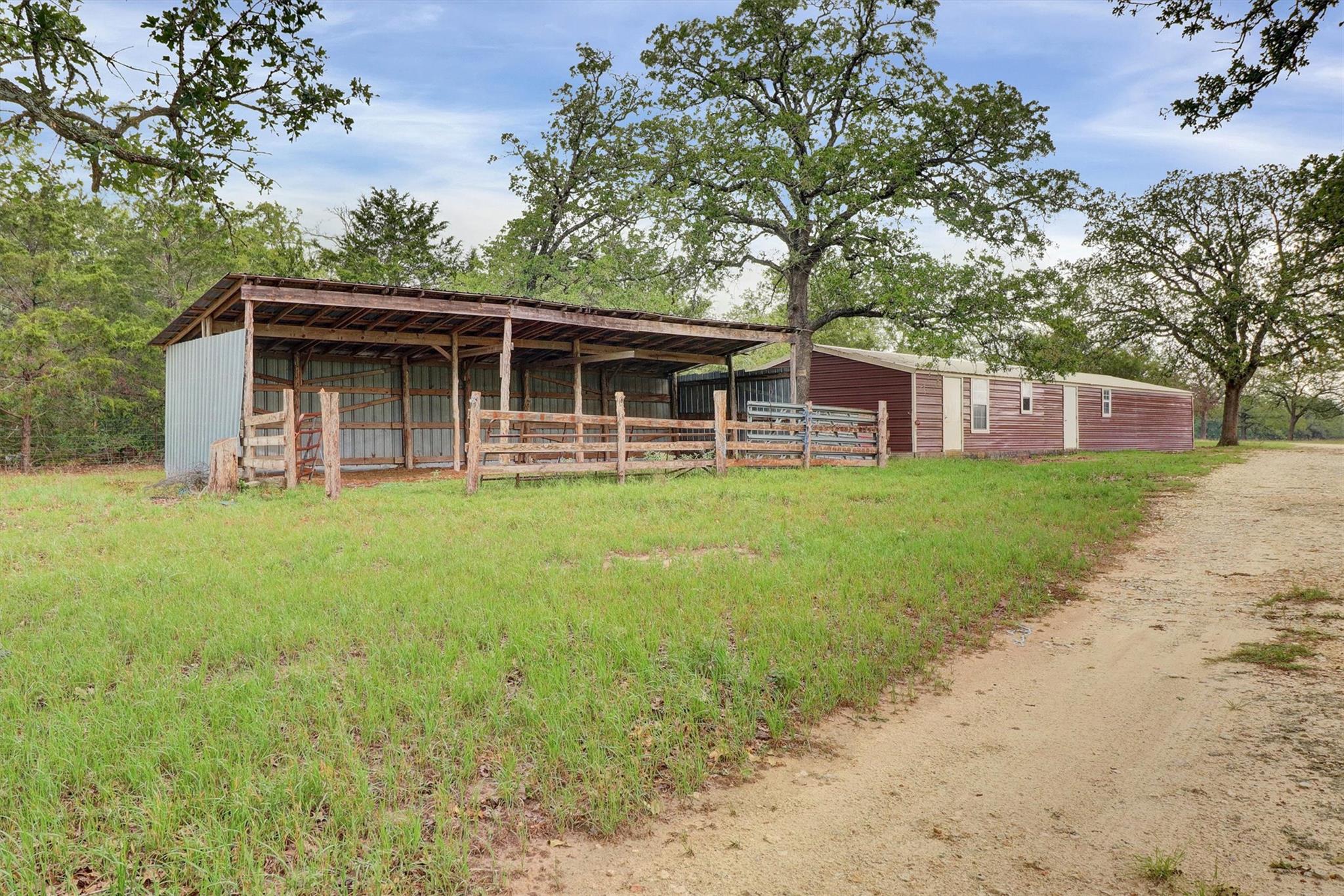 847 Highway 95 S Smithville TX 78957