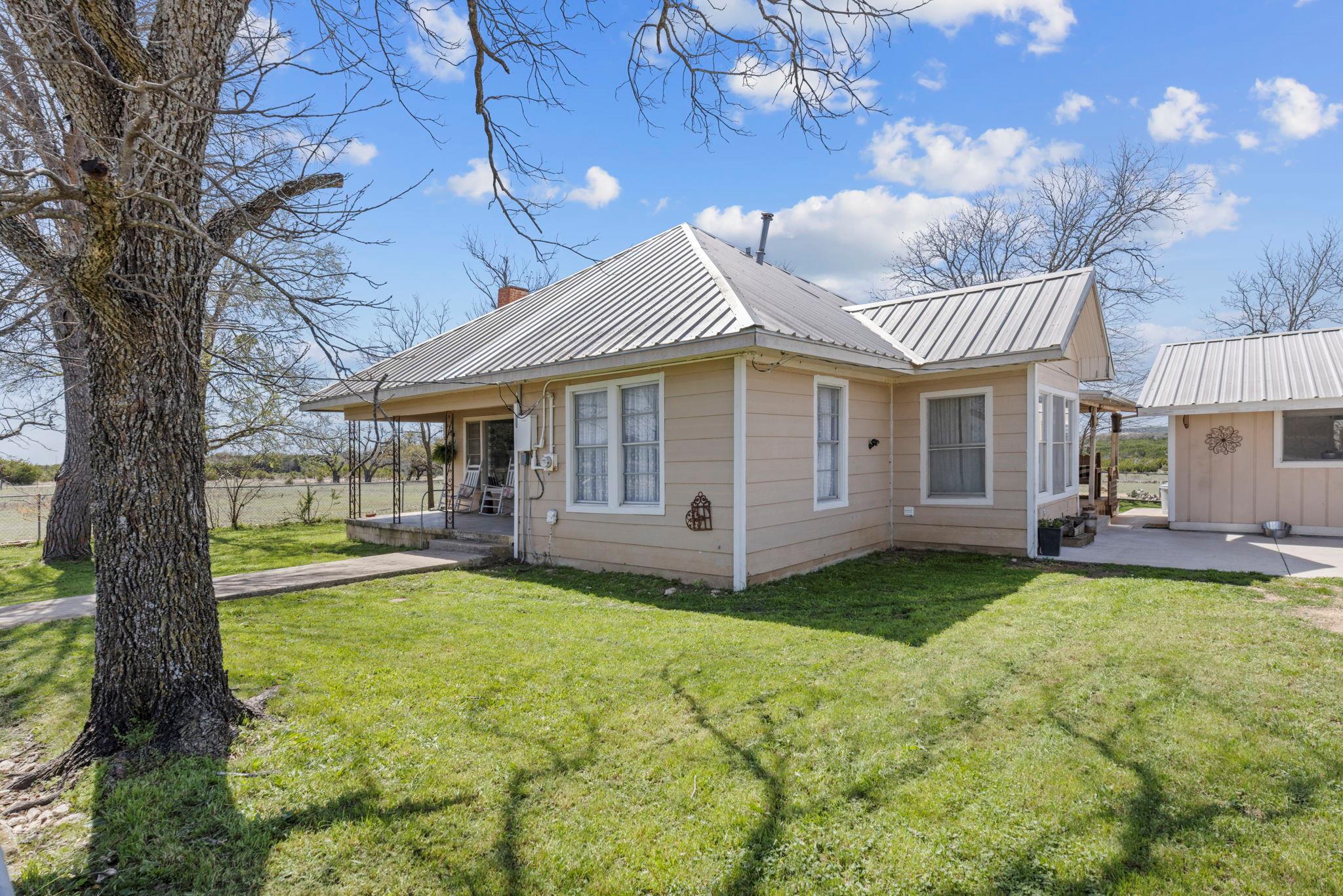 656 County Road 1301 Lampasas TX 76550