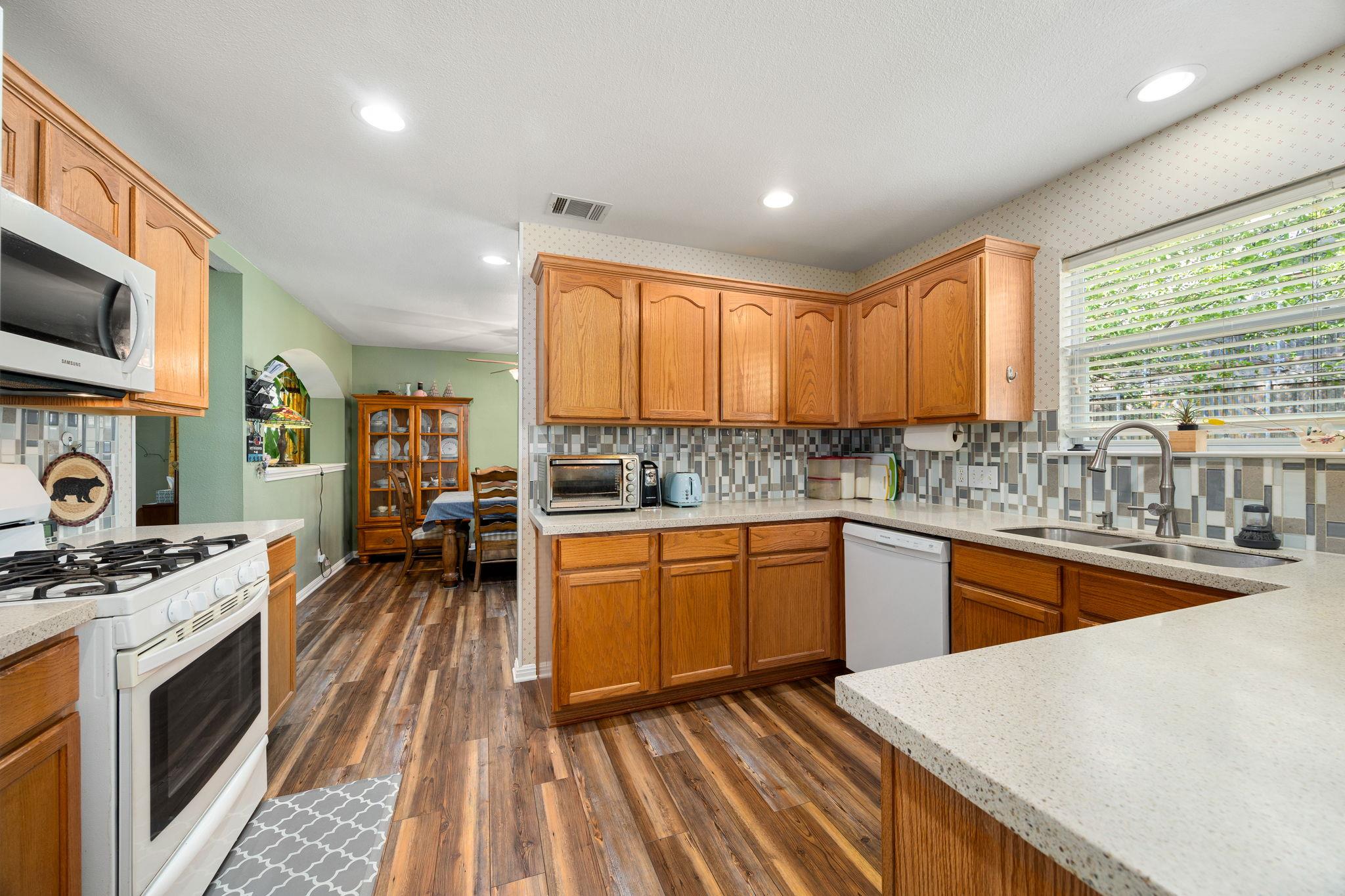 103 Little Lake Road Hutto TX 78634