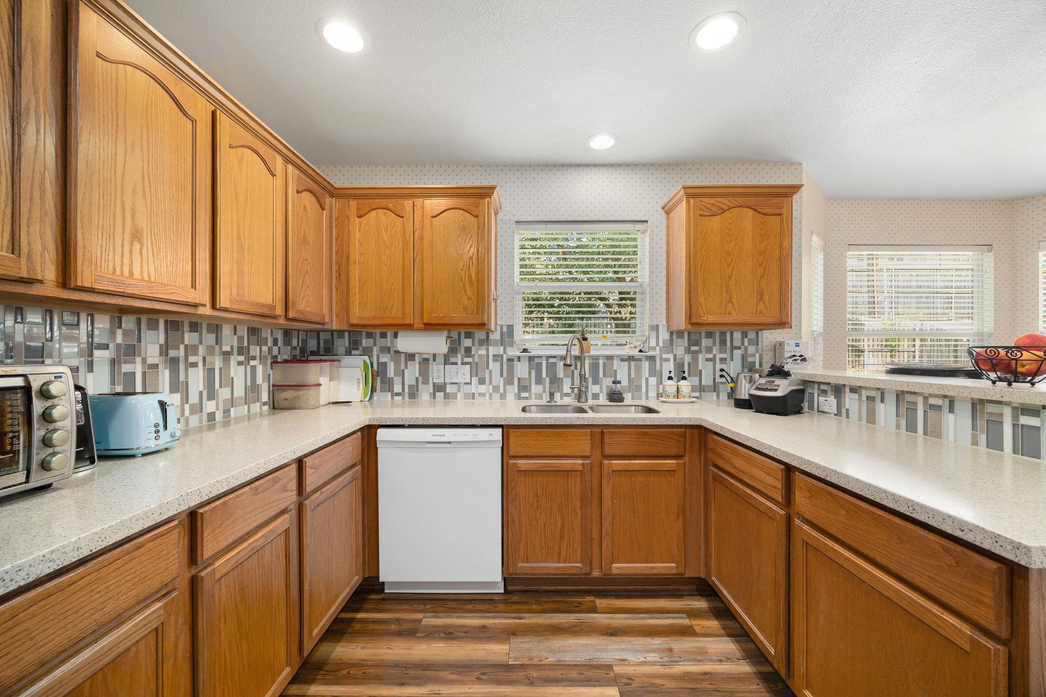 103 Little Lake Road Hutto TX 78634