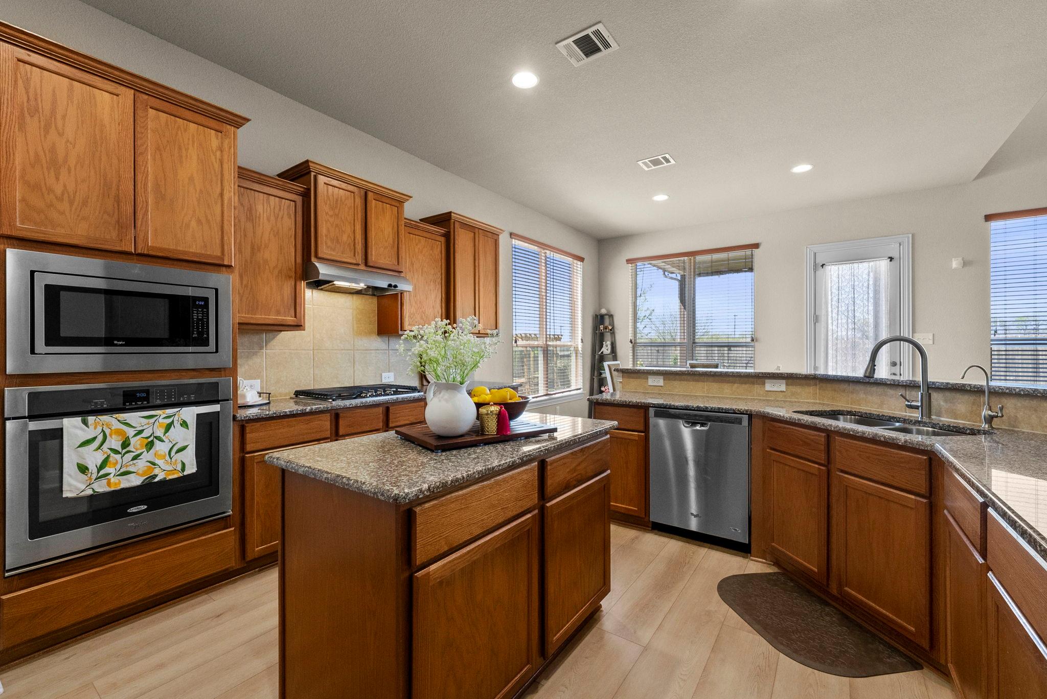 109 Wake Grove Buda TX 78610