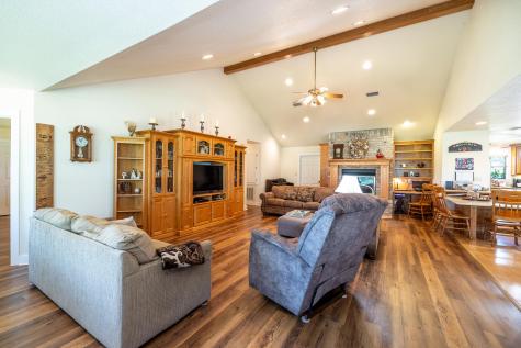 6589 State Highway 304 Harwood TX 78632