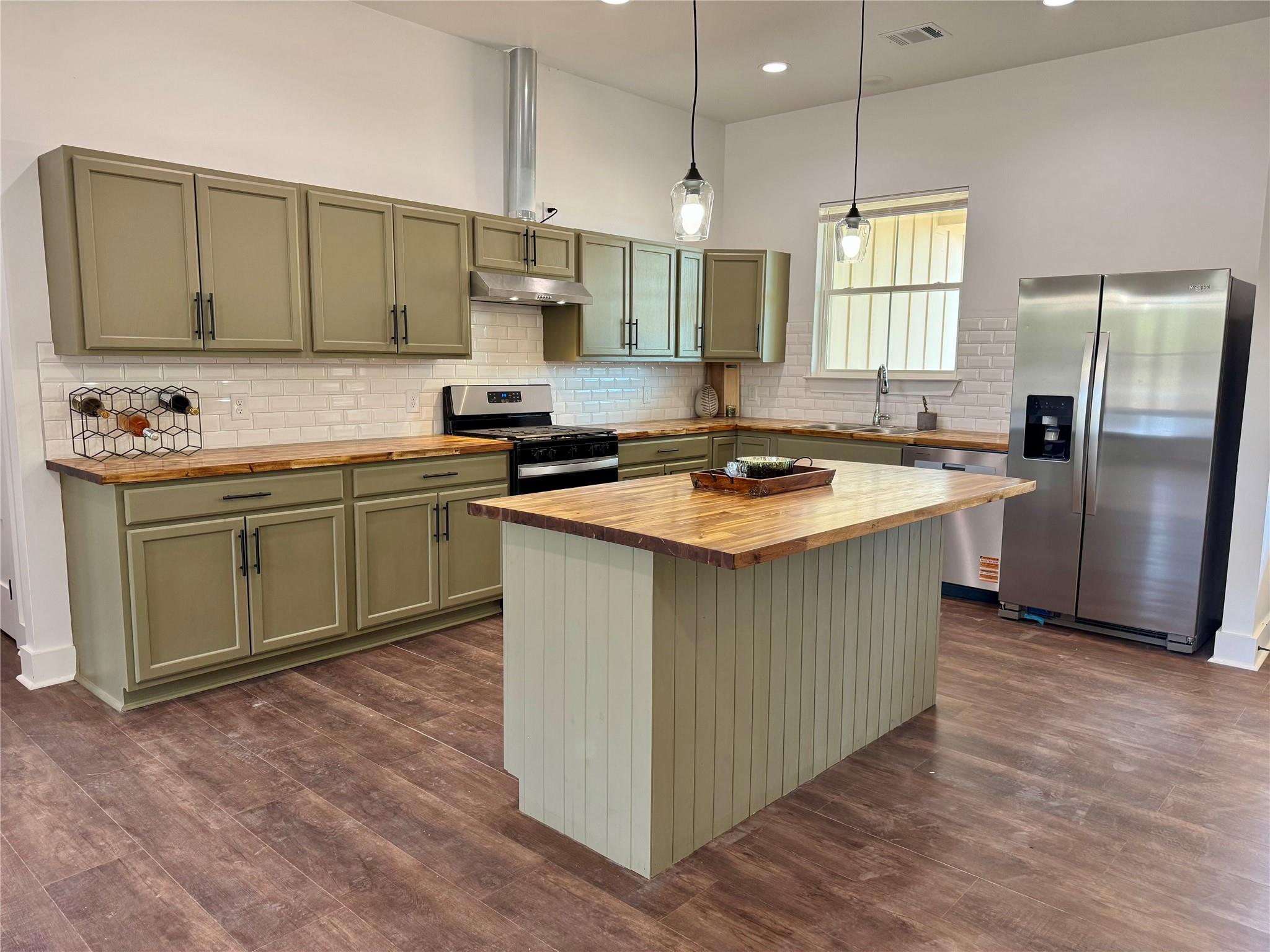 1353 Red Town Road Elgin TX 78621