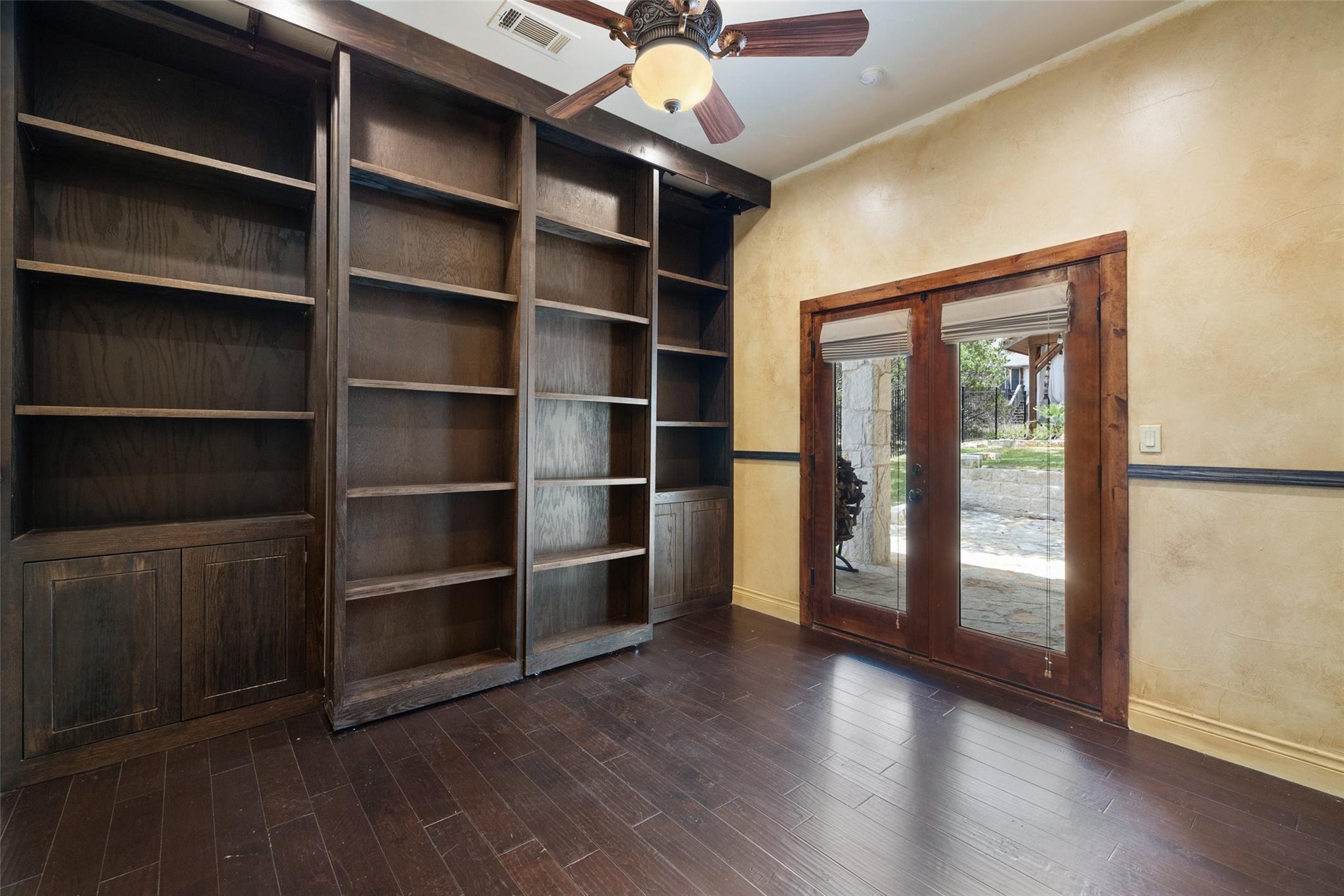 201 Cowal Drive N Spicewood TX 78669