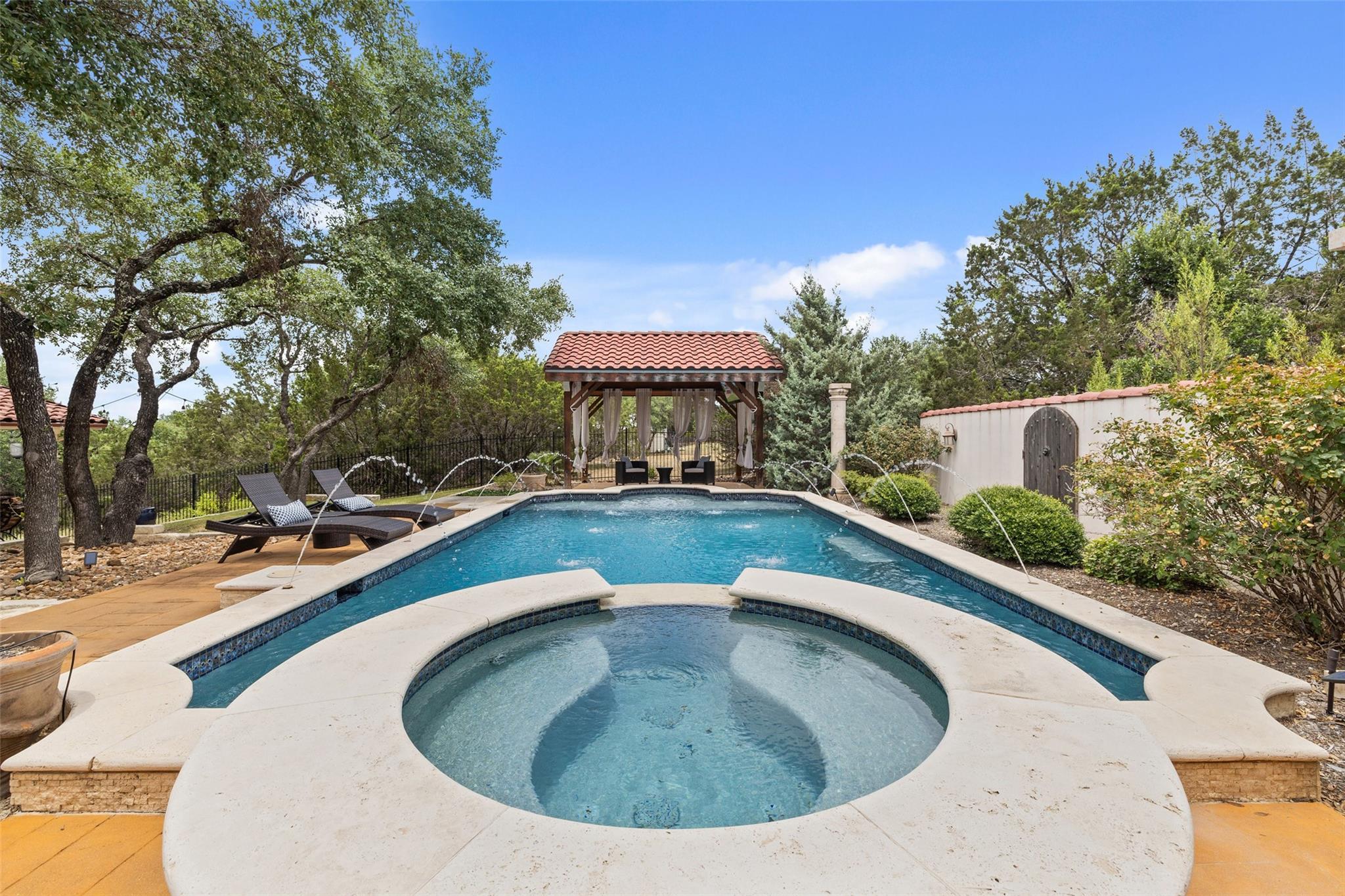 201 Cowal Drive N Spicewood TX 78669