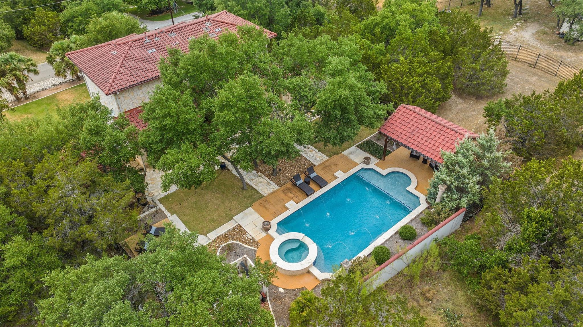 201 Cowal Drive N Spicewood TX 78669