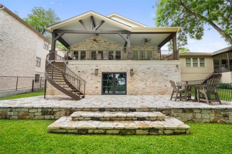 327 Meadowlakes Drive Meadowlakes TX 78654