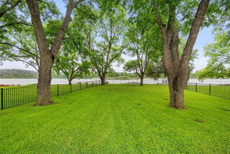 327 Meadowlakes Drive Meadowlakes TX 78654